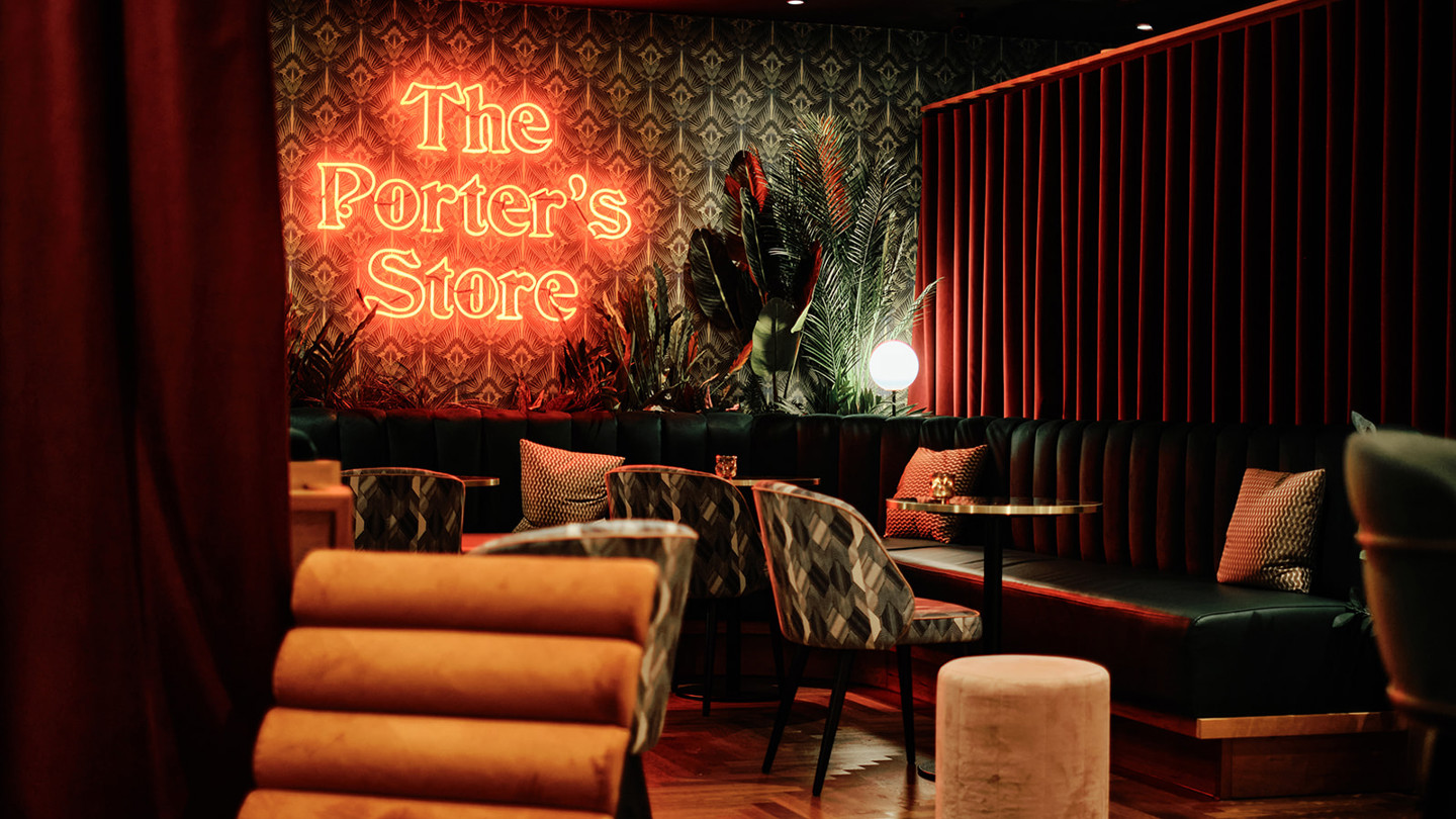 22 03 23 Porter S Store 0127 XT302785