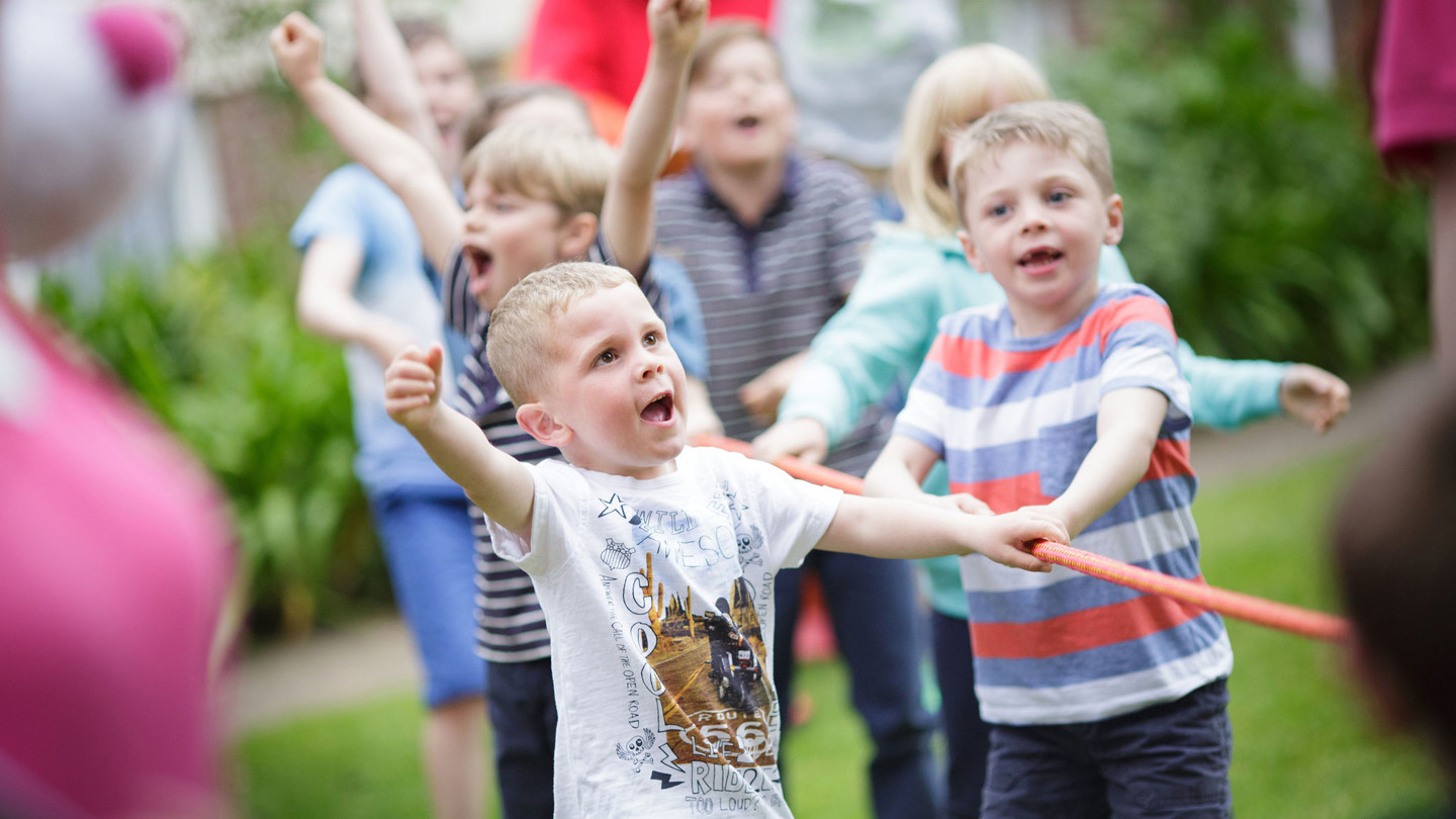 merton-hotel-kids-entertainment-tug-of-war
