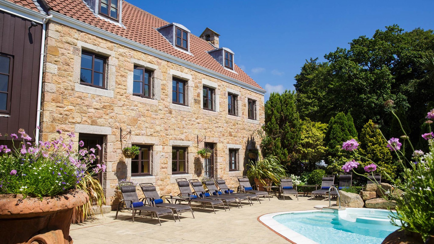GH External Poolside