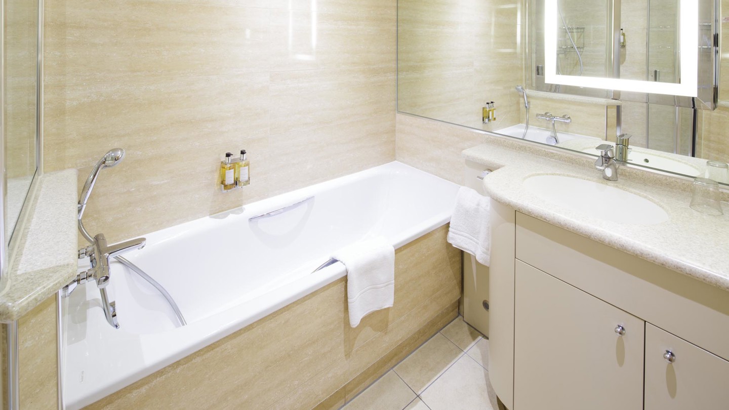 Merton Suites Bathroom