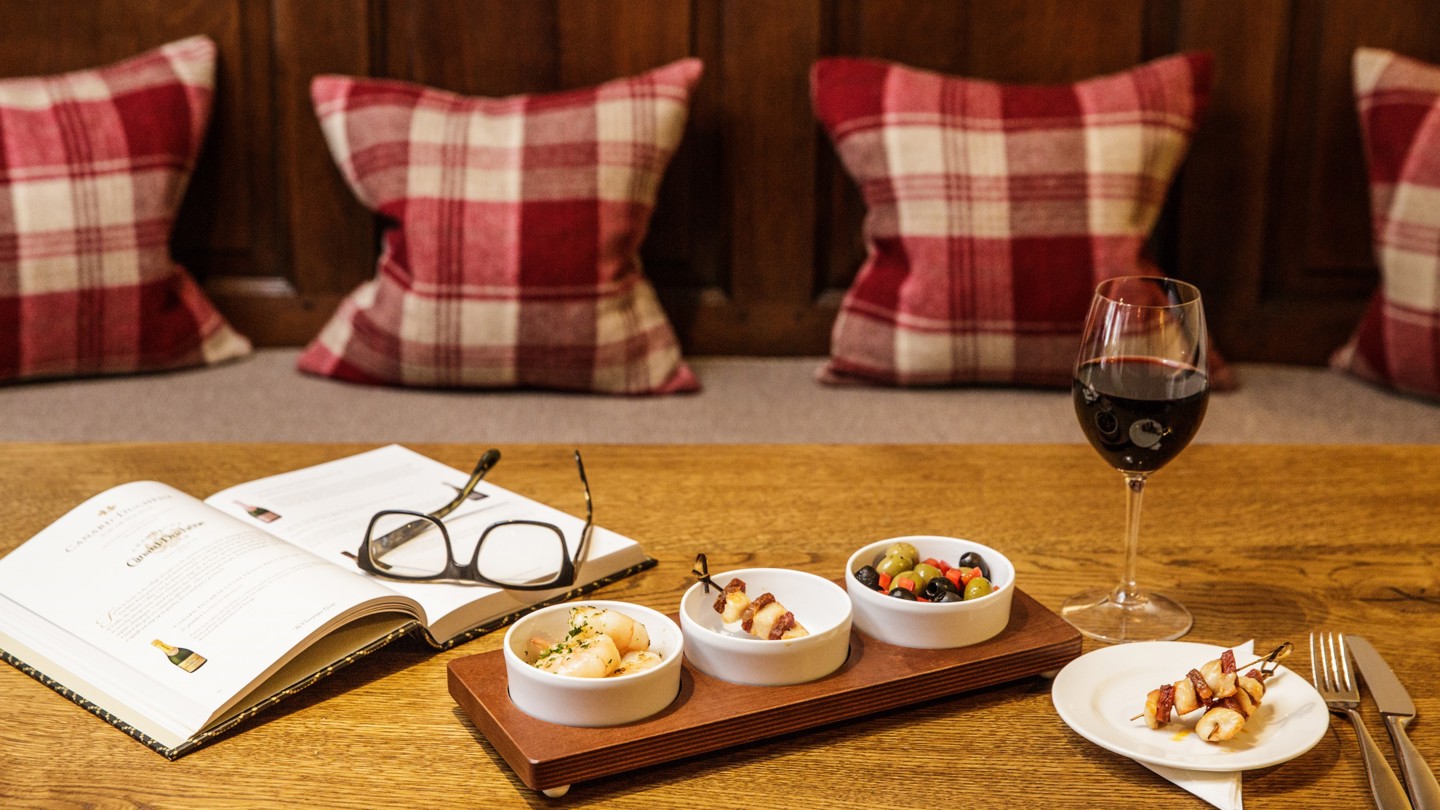 Bar & Lounge BAR FOOD TAPAS 4