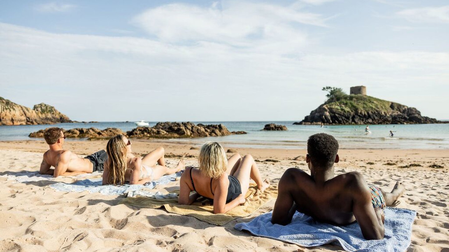 Medium Portelet Sunbathing ALG 10987