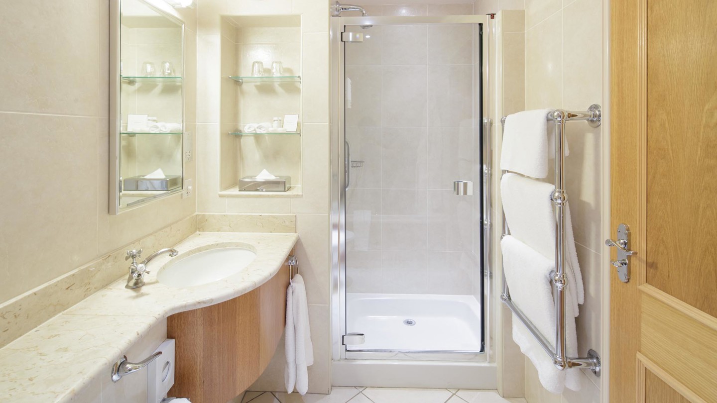 Premier Room Bathroom