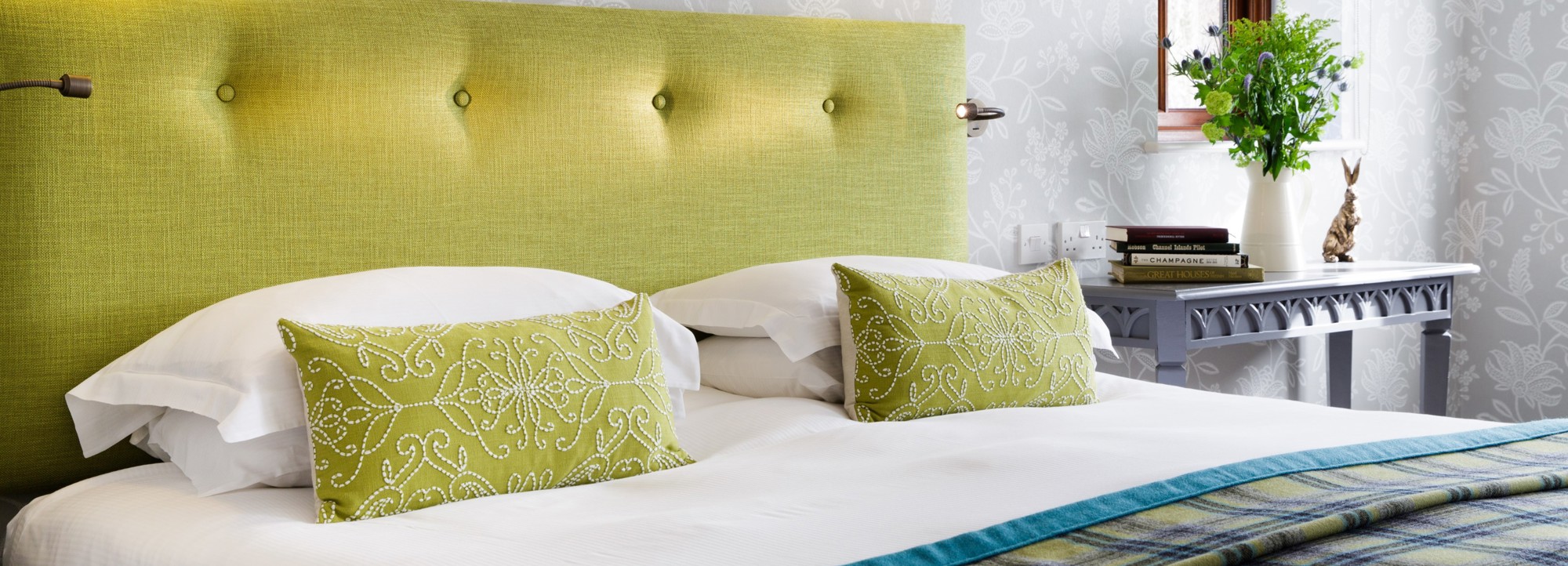 Bedroom SUPERIOR BED DETAIL 2 (1)