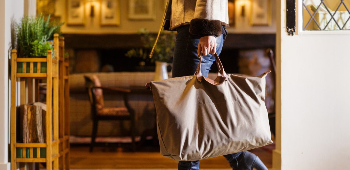 Reception ARRIVING BAGS 2